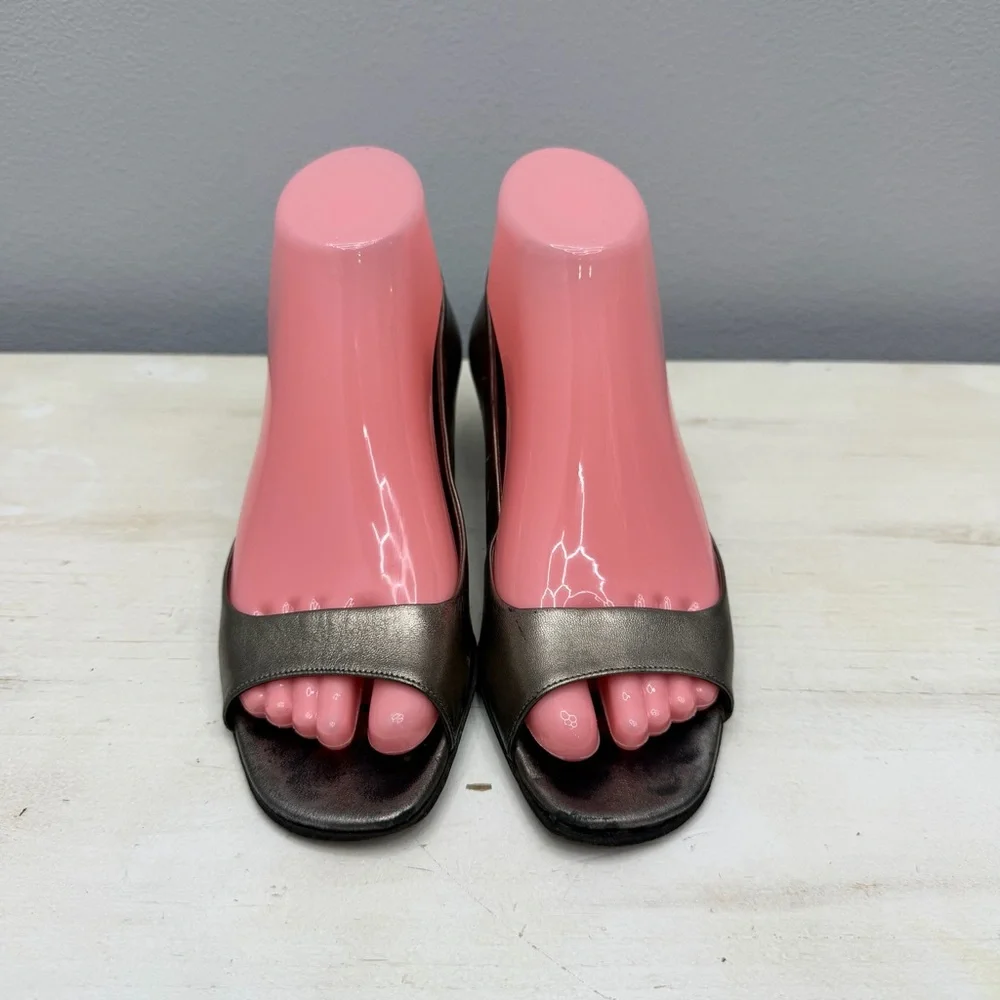 Salvatore Ferragamo Silver Leather Open Toe Kitten Heel Pumps Size 7